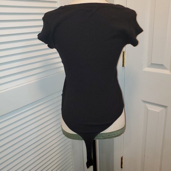 NWT Calvin Klein V-Neck Bodysuit - Size M - Picture 5 of 5